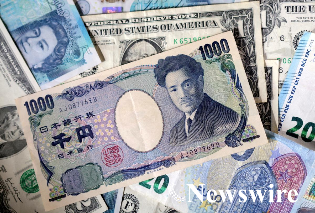 2026-06-02T044848Z_73600742_RC23BEAKZUI5_RTRMADP_3_JAPAN-YEN.JPG